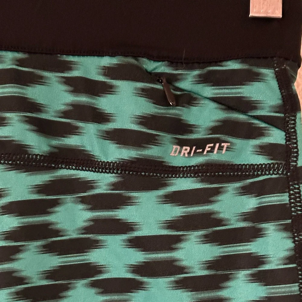 Nike Dri Fit Relay Athletic Crop Leggings Women Green/Black Size XS